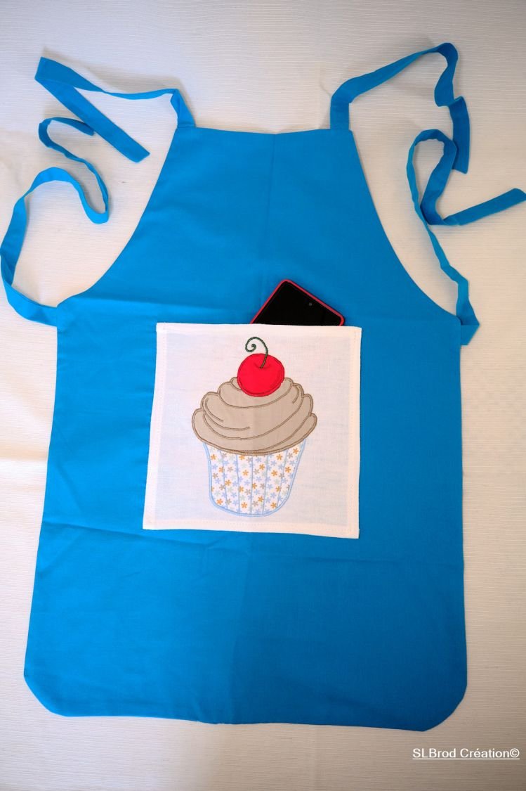 Grembiule ricamato per bambini cup cake