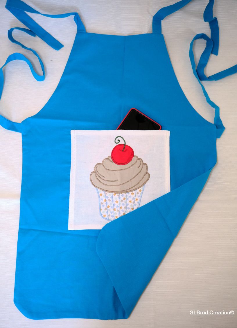 Grembiule ricamato per bambini cup cake