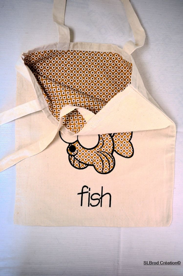 Borsa tote marrone con pesce ricamato